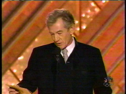 Golden Globes 2001: iangivingaward1.jpg