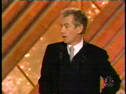 Golden Globes 2001: iangivingaward3.jpg